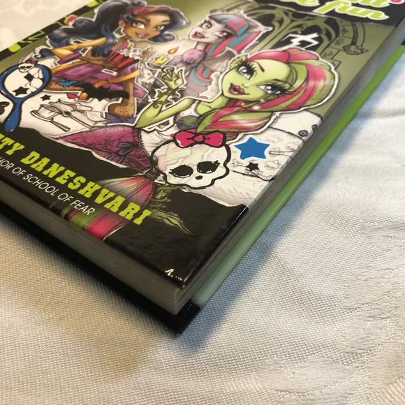 Monster High Ghoul friends Just want To Have Fun Book 2 2013 Hard Cover - Picture 7 of 8
